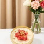 Hibiscus in a round urli